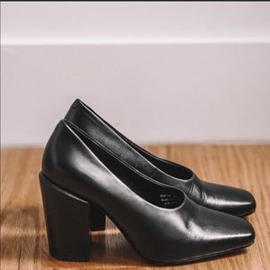&other stories square toed heels black size 6